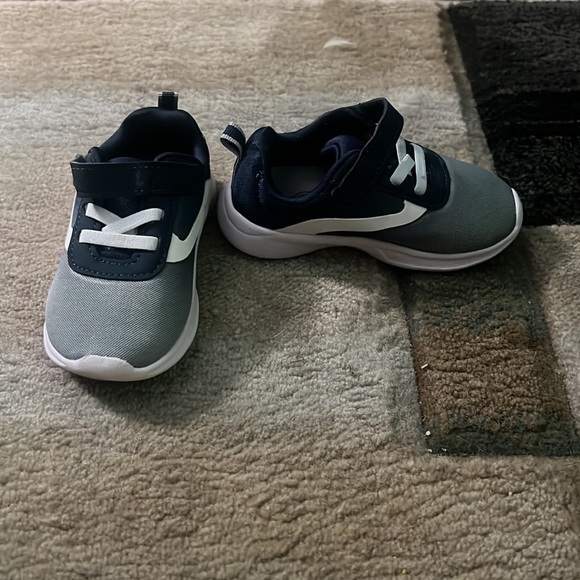 Size 6 Wonder Nation Shoes. - Picture 4 of 4